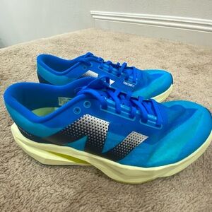 New Balance FuelCell Rebel v4
Spice Blue Limelight